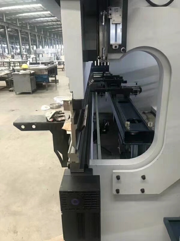 鋼結(jié)構(gòu)折彎機(jī)